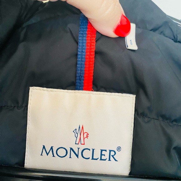 Moncler down jacket size T2 with real fur runs like medium - Picture 5 of 11